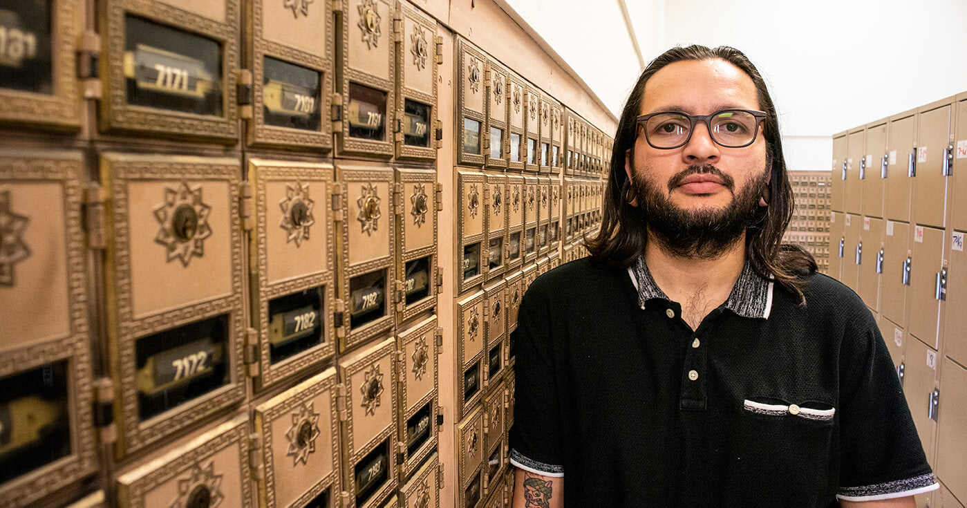 Gustavo Luna | Customer Service Manager For The Longhairs